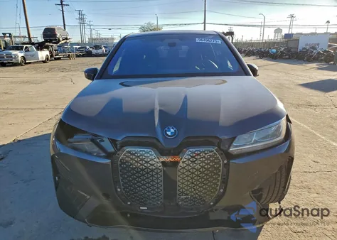 2024 BMW Ix xDrive50 z USA, uszkodzony, nr VIN WB523CF04RCN74259